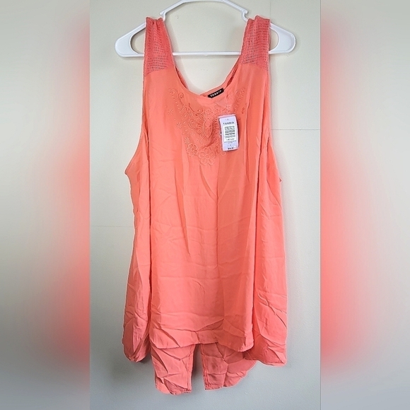 NWT Torrid Hi-Low Embroidered Button Back Tank, Size 4 - Picture 1 of 3